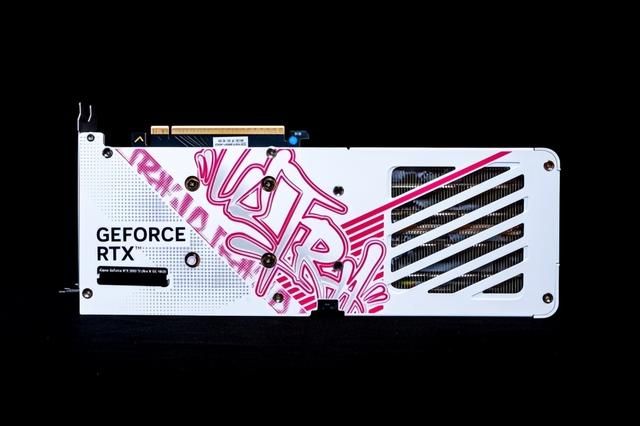 涂鸦艺术与甜品碰撞:iGame RTX 5060 Ti Ultra 评测