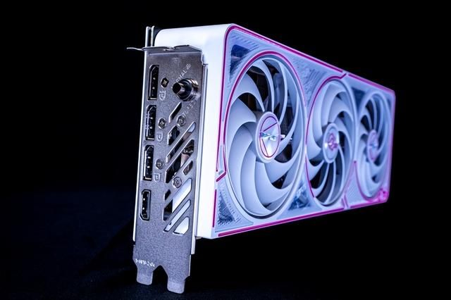 涂鸦艺术与甜品碰撞:iGame RTX 5060 Ti Ultra 评测