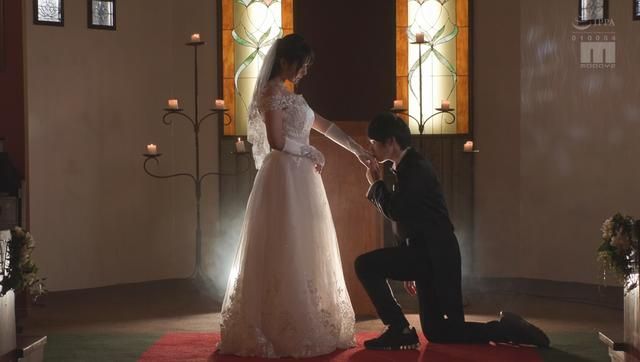 用岛国小电影制作的流行歌MV，展示着成人片导演最深沉的浪漫