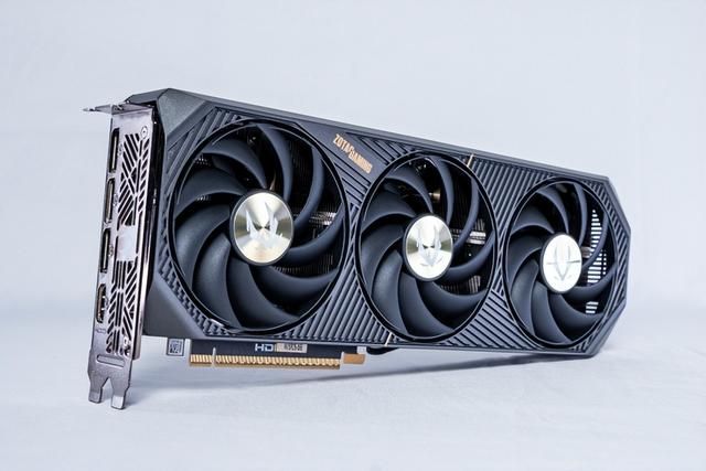 硬朗美学：GEFORCE RTX 5070 SOLID OC评测