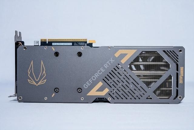 硬朗美学：GEFORCE RTX 5070 SOLID OC评测