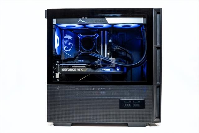 硬朗美学：GEFORCE RTX 5070 SOLID OC评测