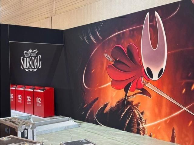 科隆前夕主持人晒小丑红鼻子自拍 或暗示《丝之歌》?