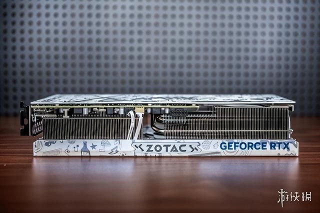 索泰RTX 4070 SUPER X-GAMING OC欧泊白显卡评测