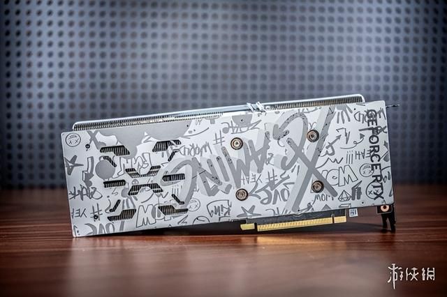 索泰RTX 4070 SUPER X-GAMING OC欧泊白显卡评测