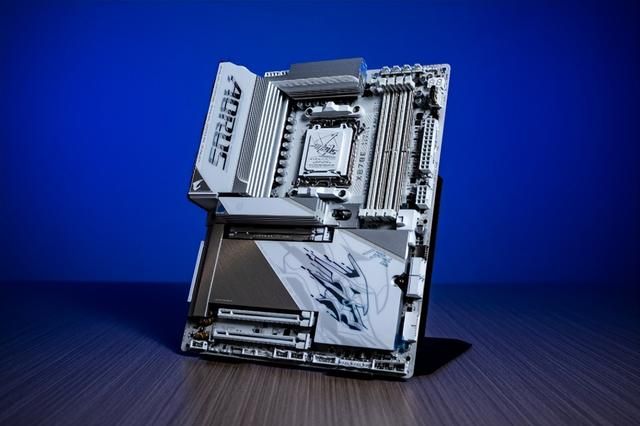 纯白旗舰新标杆!技嘉X870E X3D电竞冰雕主板性能首测