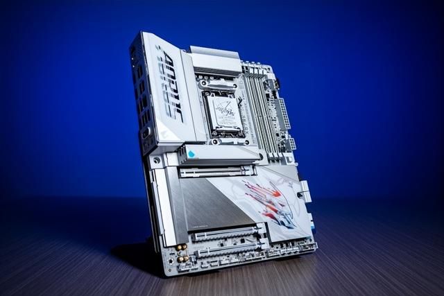 纯白旗舰新标杆!技嘉X870E X3D电竞冰雕主板性能首测
