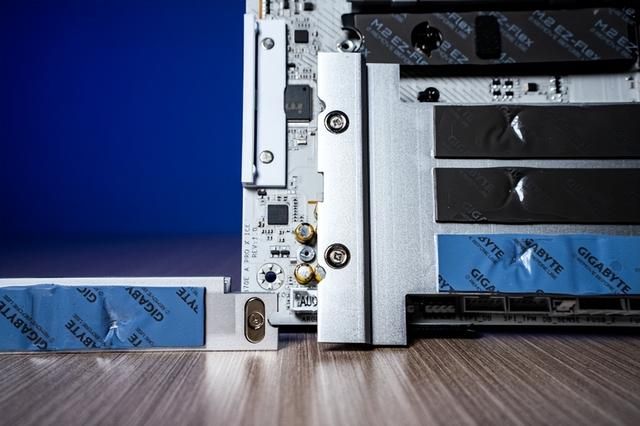 纯白旗舰新标杆!技嘉X870E X3D电竞冰雕主板性能首测