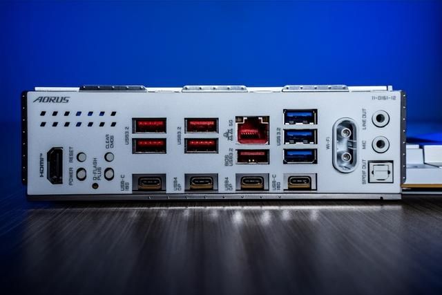 纯白旗舰新标杆!技嘉X870E X3D电竞冰雕主板性能首测