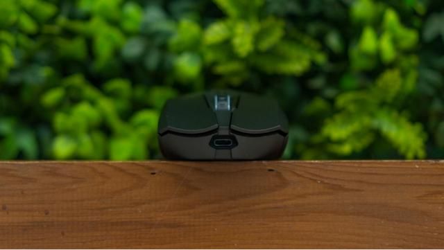 经典复刻，160H无线续航！中手型游戏鼠标雷柏V20W评测