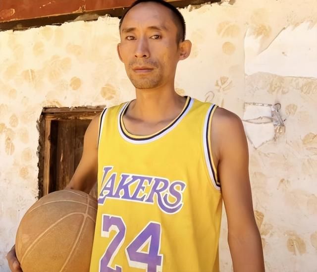 解构名人然后化身“复制体”，成了新的流量密码