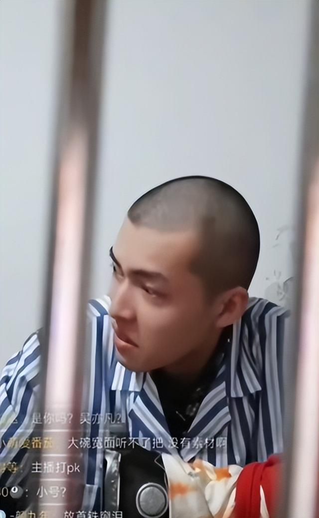 解构名人然后化身“复制体”，成了新的流量密码