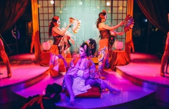 风俗店头牌小姐的退役日常,被网飞拍出来了