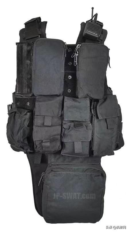 《生化危机3》里，卡洛斯身上这件背心到底是个啥？