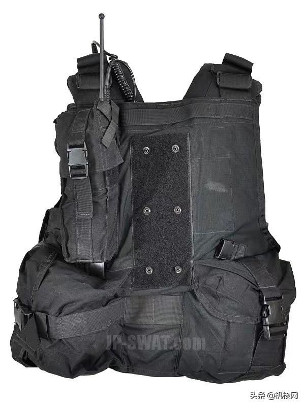 《生化危机3》里，卡洛斯身上这件背心到底是个啥？