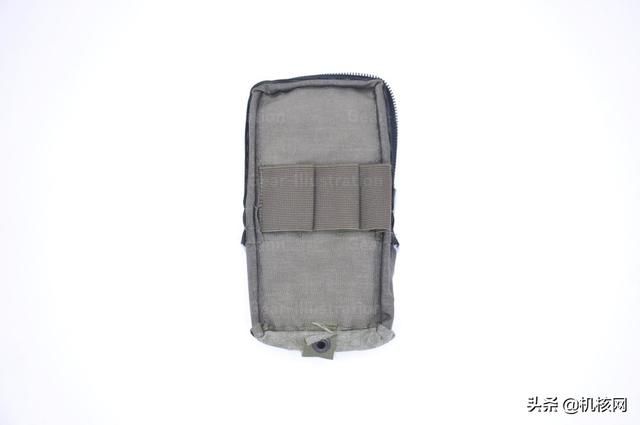 《生化危机3》里，卡洛斯身上这件背心到底是个啥？