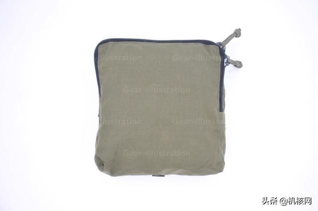 《生化危机3》里，卡洛斯身上这件背心到底是个啥？