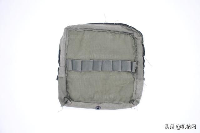 《生化危机3》里，卡洛斯身上这件背心到底是个啥？