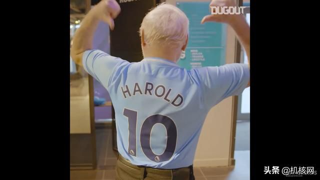 「烂梗」那位强颜欢笑的老头是谁?