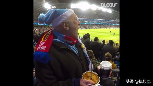 「烂梗」那位强颜欢笑的老头是谁?