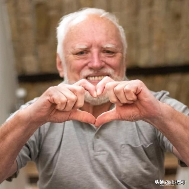 「烂梗」那位强颜欢笑的老头是谁?