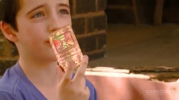 一位警察帮孩子找回了他丢失的宝可梦卡牌