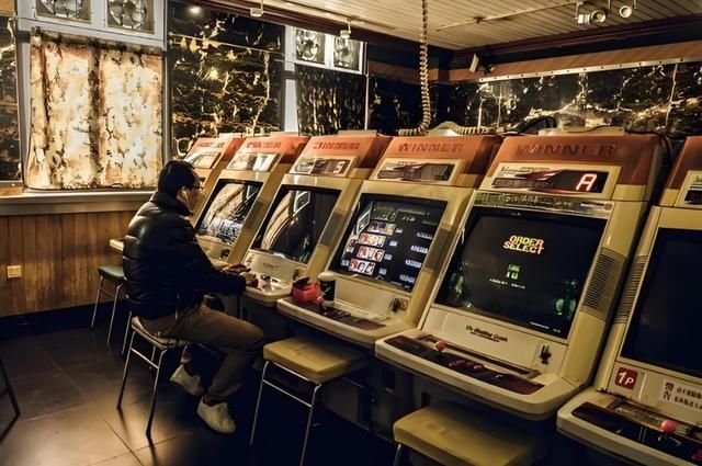 三个奇迹：街机厅里的宝藏游戏，一台机器三种快乐