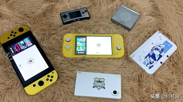 为了能在旅途路上不那么无聊，时隔多年我又买了一台掌机