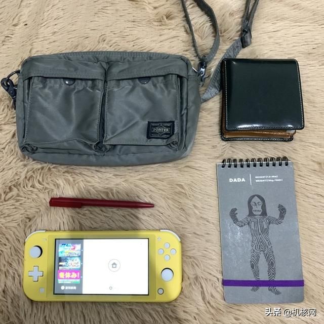 为了能在旅途路上不那么无聊,时隔多年我又买了一台掌机