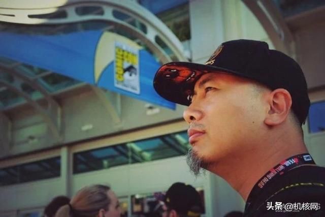 做玩具的人丨对话软体动物与52TOYS