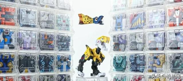 做玩具的人丨对话软体动物与52TOYS