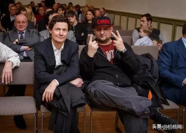 劫持、秘密股东、骚扰:《极乐迪斯科》初创团队为何分崩离析