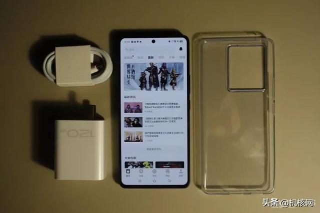 双芯闪充屏幕好，周边齐全任你挑，iQOO Neo 7 开箱体验