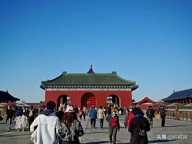 双芯闪充屏幕好，周边齐全任你挑，iQOO Neo 7 开箱体验