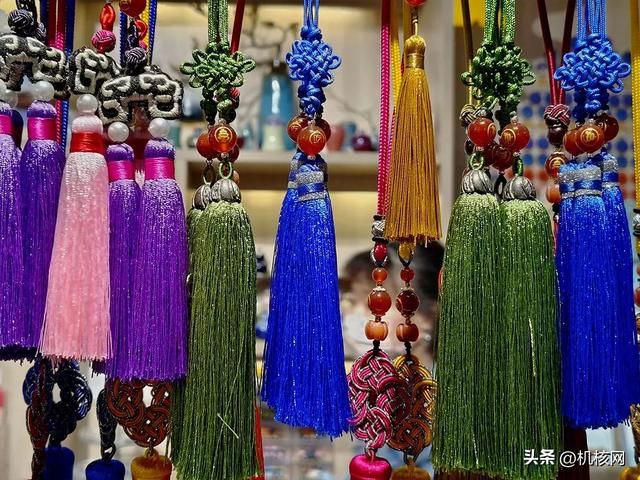 双芯闪充屏幕好，周边齐全任你挑，iQOO Neo 7 开箱体验