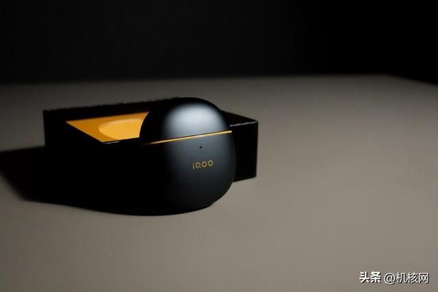 双芯闪充屏幕好，周边齐全任你挑，iQOO Neo 7 开箱体验