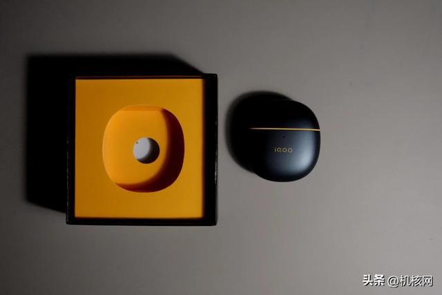 双芯闪充屏幕好，周边齐全任你挑，iQOO Neo 7 开箱体验