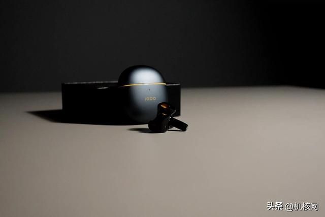 双芯闪充屏幕好，周边齐全任你挑，iQOO Neo 7 开箱体验