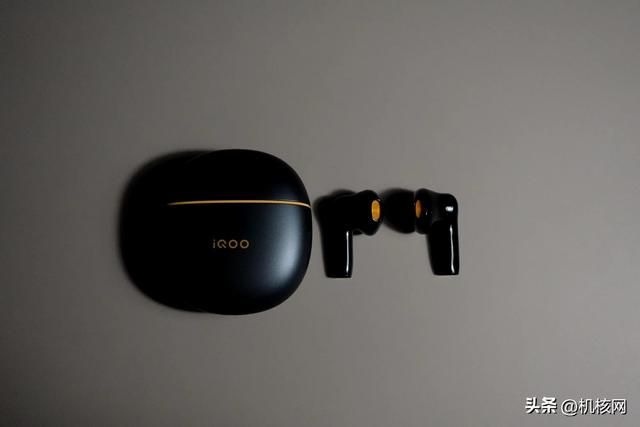 双芯闪充屏幕好，周边齐全任你挑，iQOO Neo 7 开箱体验