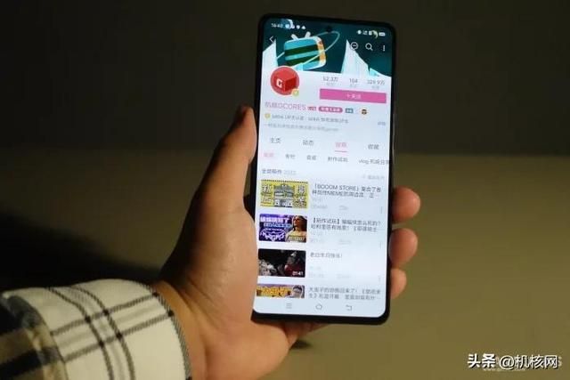 双芯闪充屏幕好，周边齐全任你挑，iQOO Neo 7 开箱体验