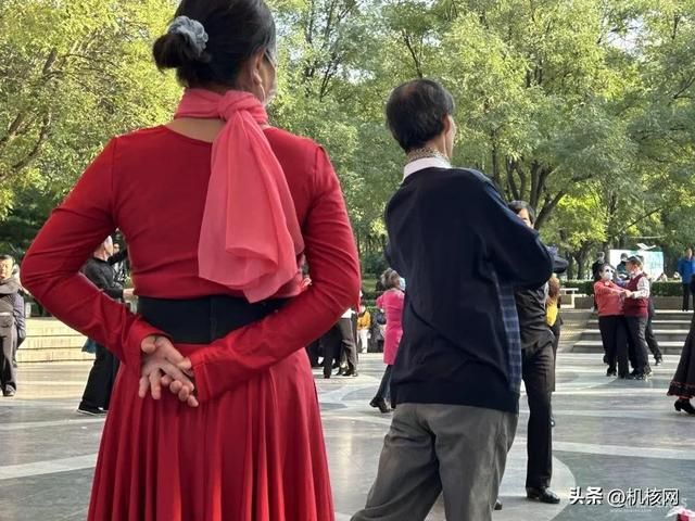 大屏、性能强、长续航，iPhone 14 Plus 会打动你吗？