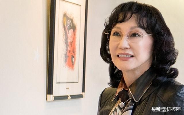 姐就是女王，不爱莫张狂：小评《安琪莉可luminarise》