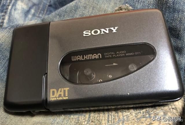 对《EVA 终》明日香所持掌机进行考据