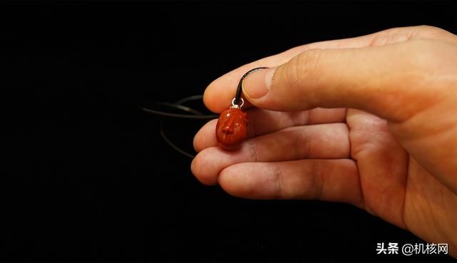 我的《剑风传奇》贝黑莱特手作南红玛瑙项链