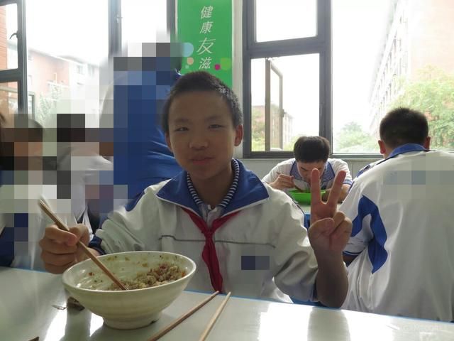 普通00后的游戏人生