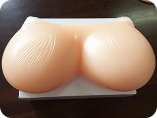 来一个胸部等身大的鼠标垫吧