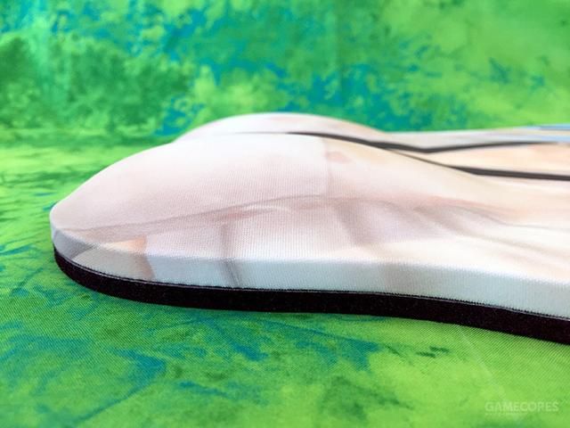 来一个胸部等身大的鼠标垫吧