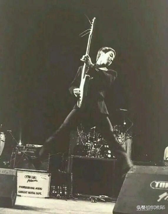 来自26年前的电波:窦唯的《黑梦》与《赛博朋克2077》