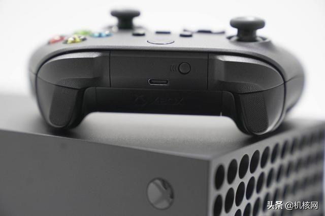 极简设计下的澎湃性能，Xbox Series X 初上手体验