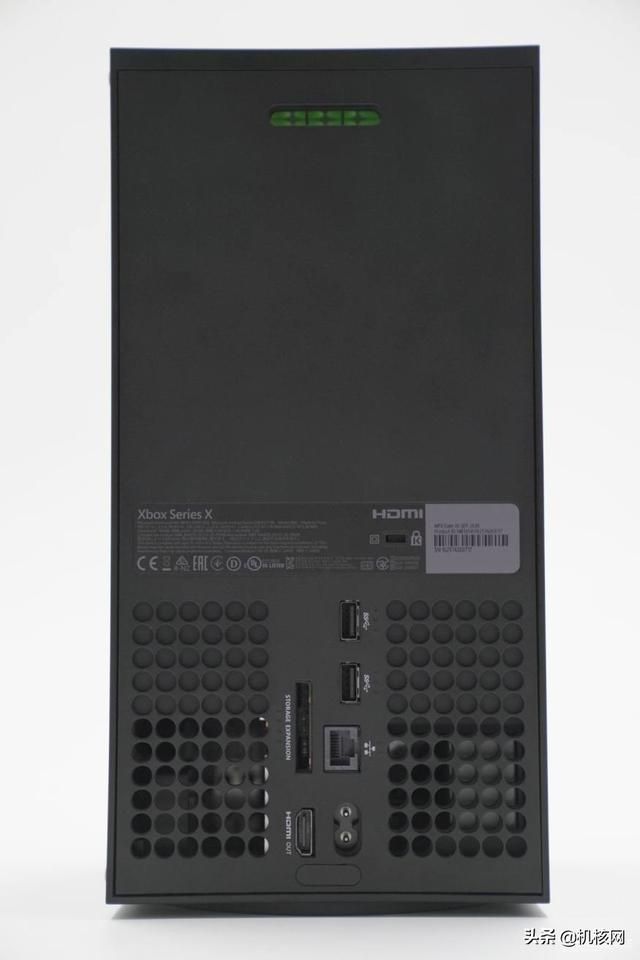 极简设计下的澎湃性能，Xbox Series X 初上手体验